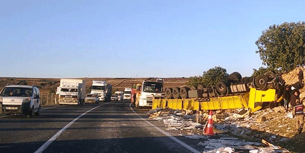 Mermer yüklü TIR devrildi: 1 yaralı