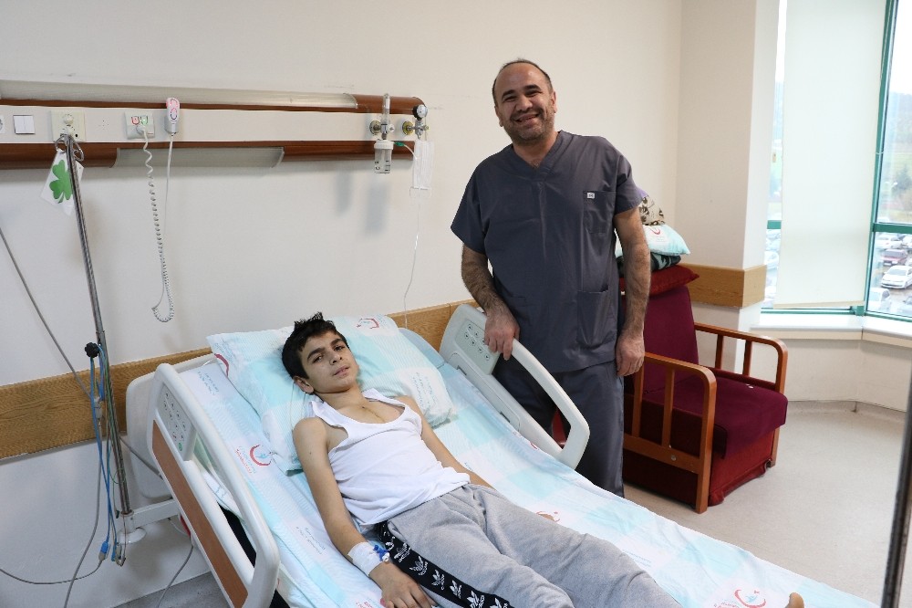 Mermi kalbini parçaladı, hayata tutunmayı başardı 