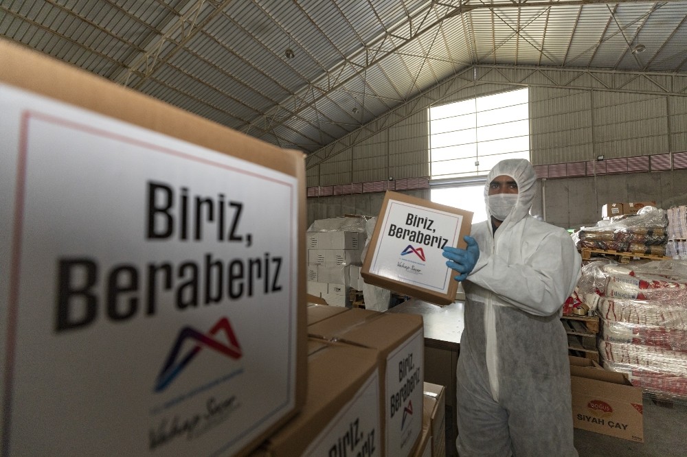 Mersin Büyükşehir Belediyesi, 70 bin gıda paketi dağıttı 