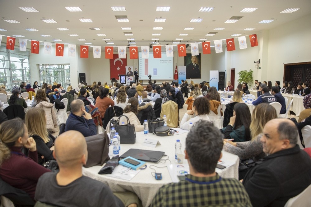 Mersin Büyükşehir Belediyesi, ‘Bilinçli İnternet Kullanımı Çalıştayı’ düzenledi 