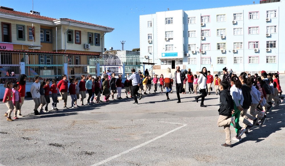 Mersin Büyükşehir Belediyesi, çocuk halk dansları topluluğu kuruyor 