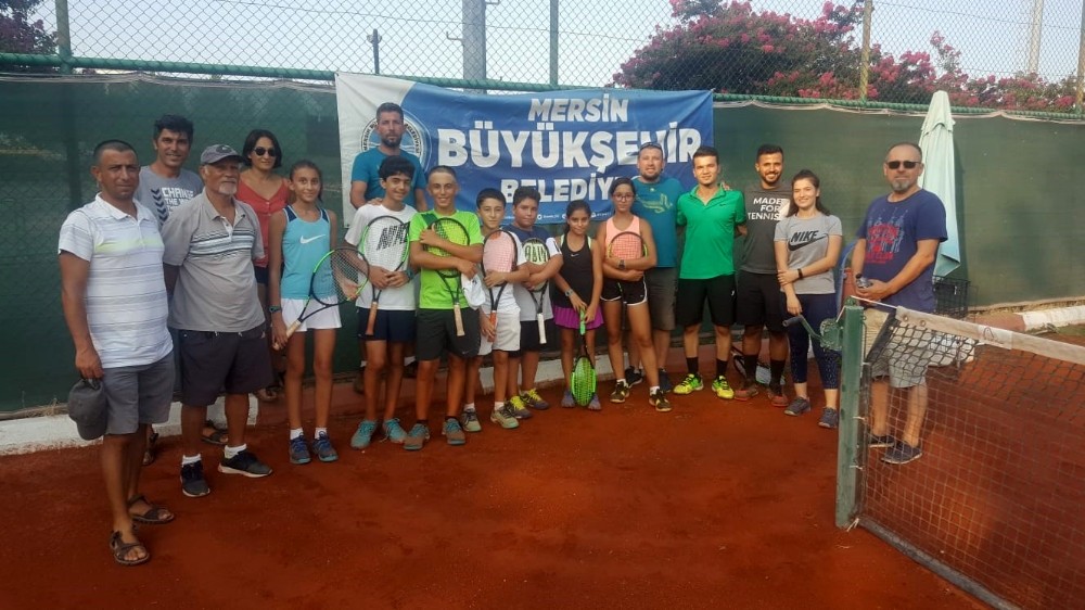 Mersin Büyükşehir Belediyesi Tenis Kulübünde antrenmanlar başladı 