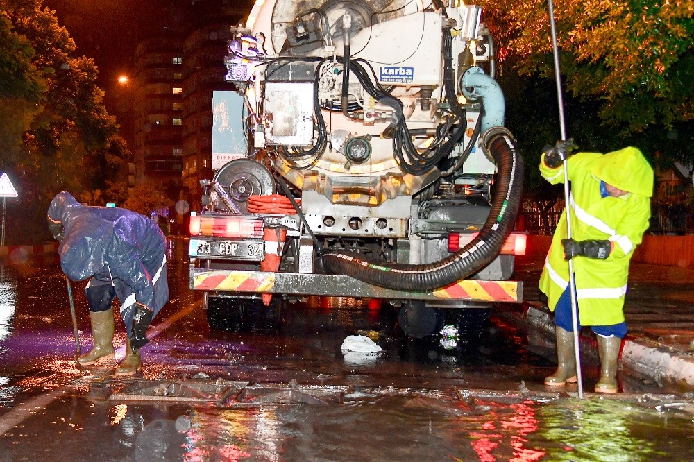 Mersin Büyükşehir Belediyesi yağmura karşı teyakkuzda 