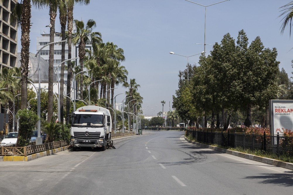 Mersin Büyükşehir Belediyesi, yasak süresince hizmete devam etti 