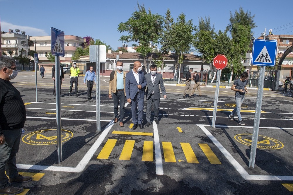 Mersin Büyükşehir Belediyesi’nden ilkokula trafik eğitim parkı 