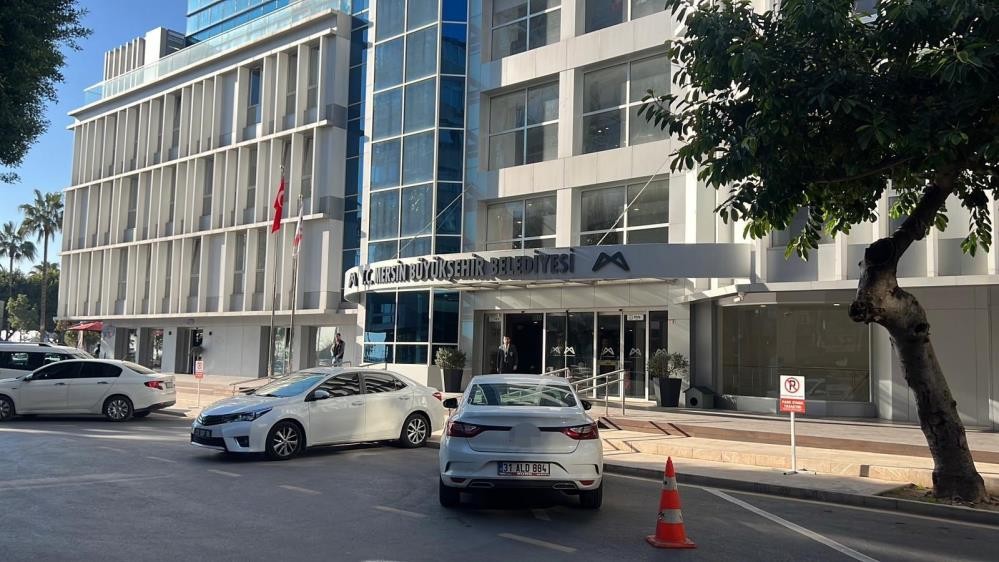 Mersin Büyükşehir Belediyesi’ne ikinci operasyon: Çok sayıda belediye çalışanı gözaltında