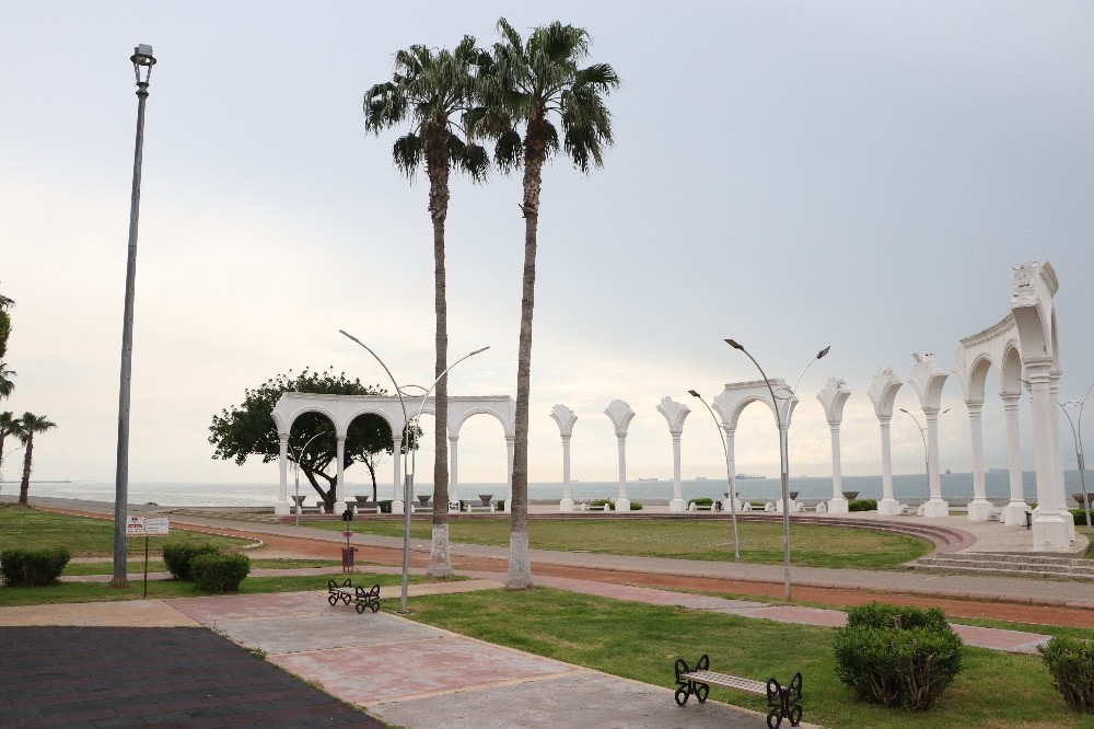 Mersin evde kalarak büyükşehirler içinde en az vakaya sahip il konumunda 