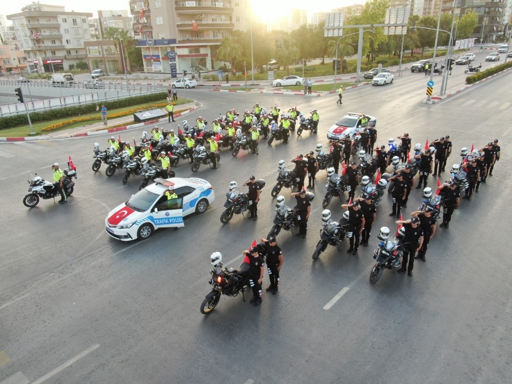 Mersin polisinden anlamlı 19 Mayıs kutlaması 