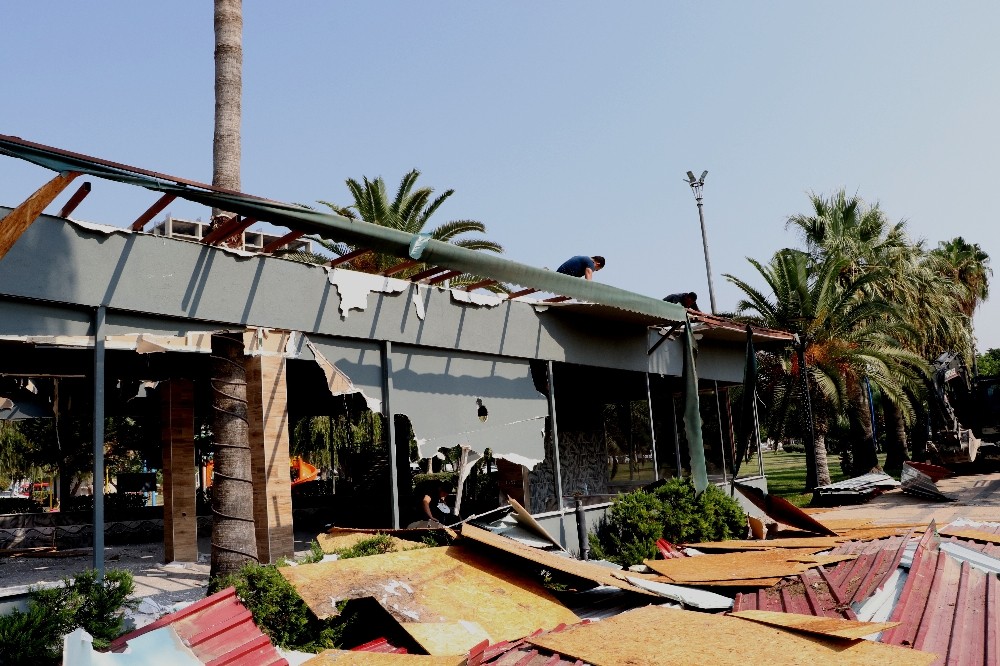 Mersin sahilindeki son kafe de yıkıldı 