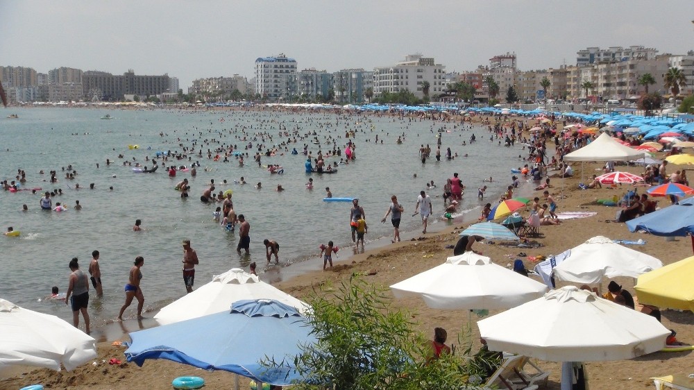 Mersin sahillerinde bayram yoğunluğu 