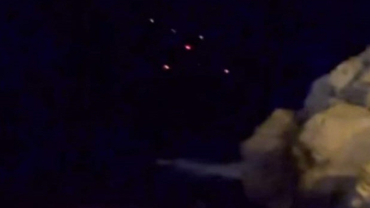 Mersin sahillerinde kaydedildi! İran'ın İsrail'e attığı füzeler böyle görüntülendi