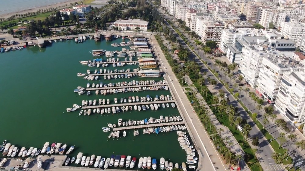 Mersin sessizliğe büründü 