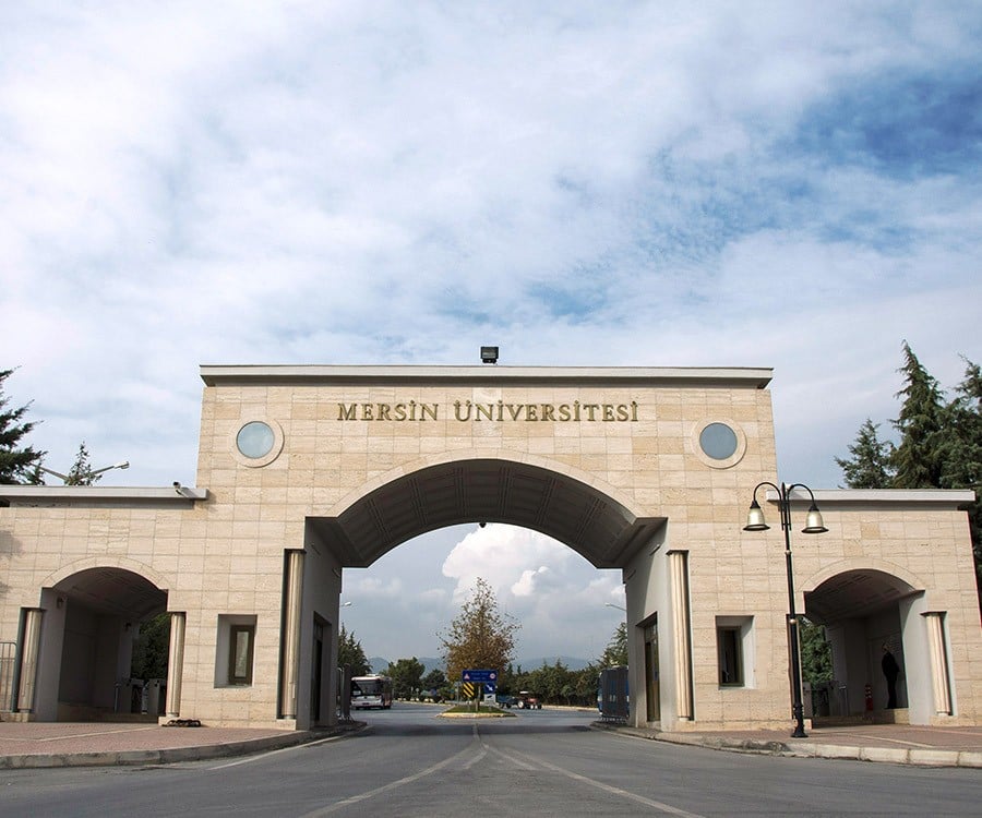 Mersin Üniversitesi’nde 28 Şubat kafası! Bacımın örtüsü batıyor rezilin gözüne