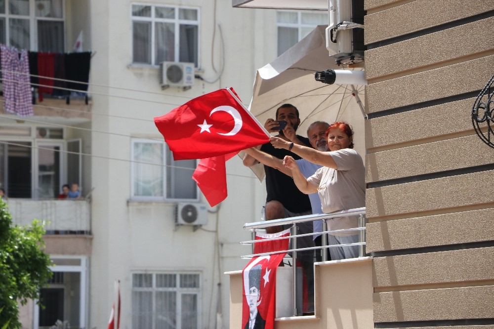 Mersin’de 19 Mayıs coşkusu sokak sokak yaşandı 