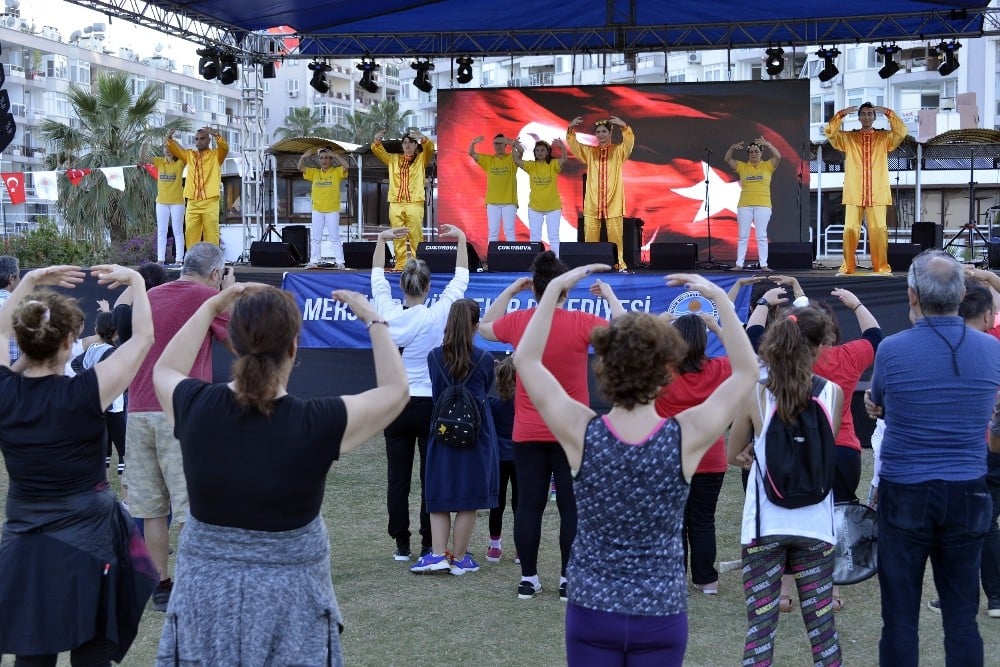 Mersin’de 19 Mayıs kutlamaları renkli görüntülere sahne oldu 