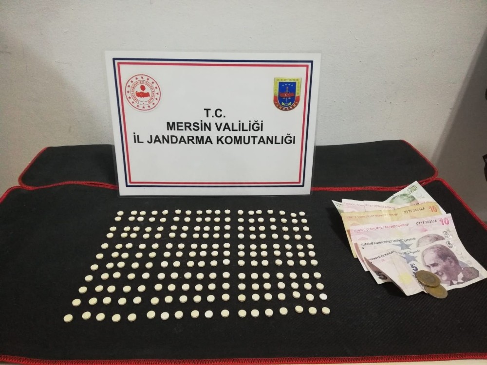 Mersin’de 200 adet uyuşturucu hap ele geçirildi 