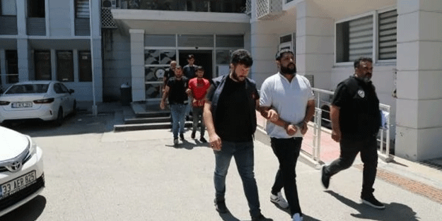 Mersin'de 3 araç kundaklayan 4 şüpheli yakalandı