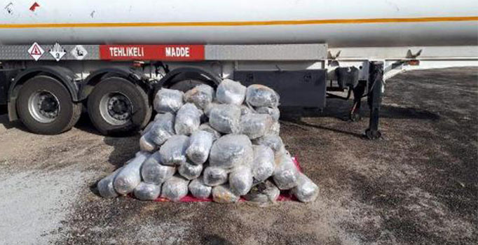 5 petrol tankerinde 400 kilo esrar ele geçirildi