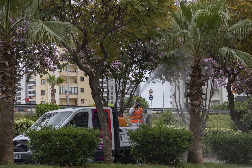 Mersin’de belediye ekipleri yasak sürecinde de çalıştı 