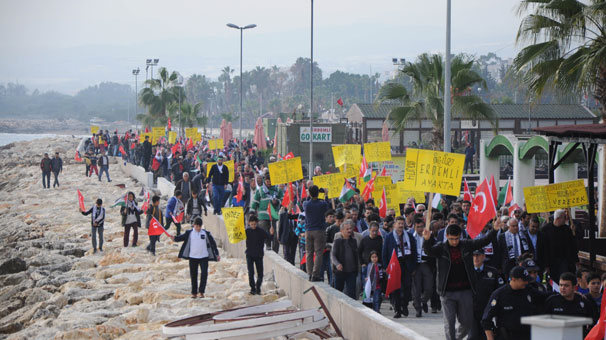 Mersin'de binlerce kişi Kudüs için yürüdü