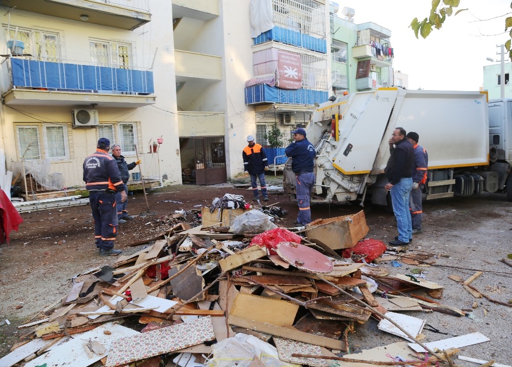 Mersin’de bir evden 10 ton çöp çıktı 