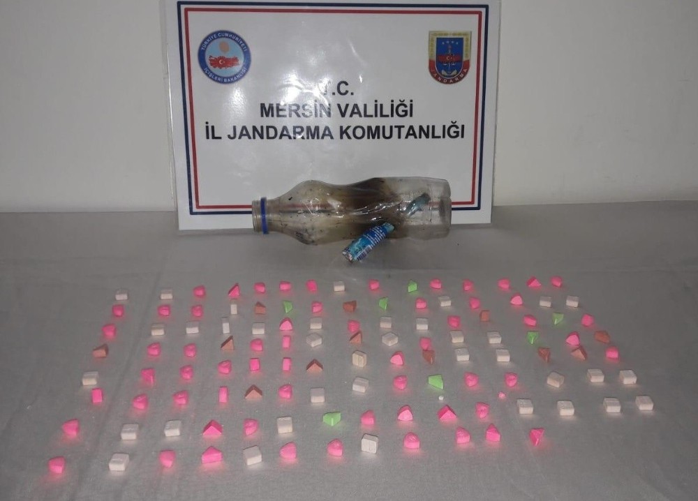 Mersin’de bir otomobilde 117 adet uyuşturucu hap ele geçirildi 