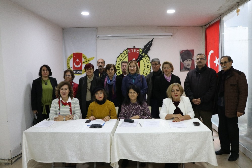 Mersin’de çevreciler ağaç katliamına tepki gösterdi 