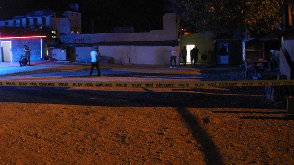 Mersin’de eğlence mekanında silahlı saldırı: 1 ölü, 2 yaralı