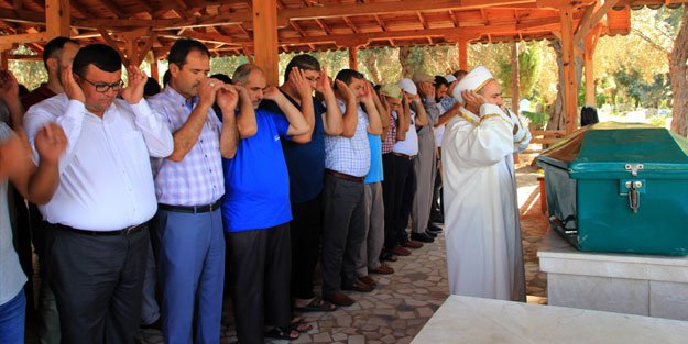 Mersin’de eşi tarafından öldürülen kadın defnedildi