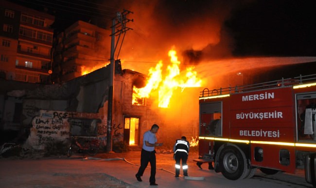 Mersin'de ev yangını