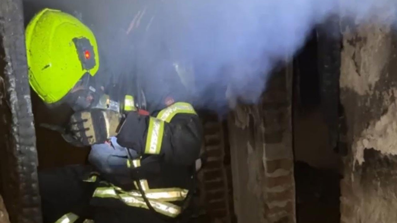 Mersin’de bir evde yangın çıktı! Yaşlı adam hayatını kaybetti