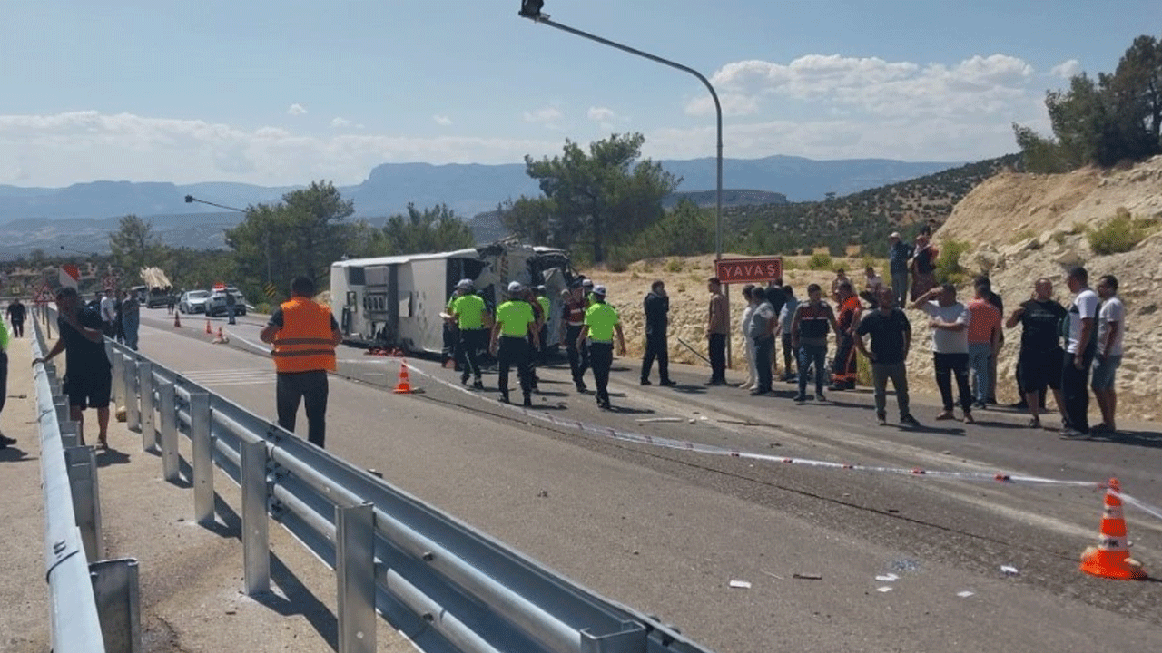 Mersin'de feci kaza: Ölü ve yaralılar var!