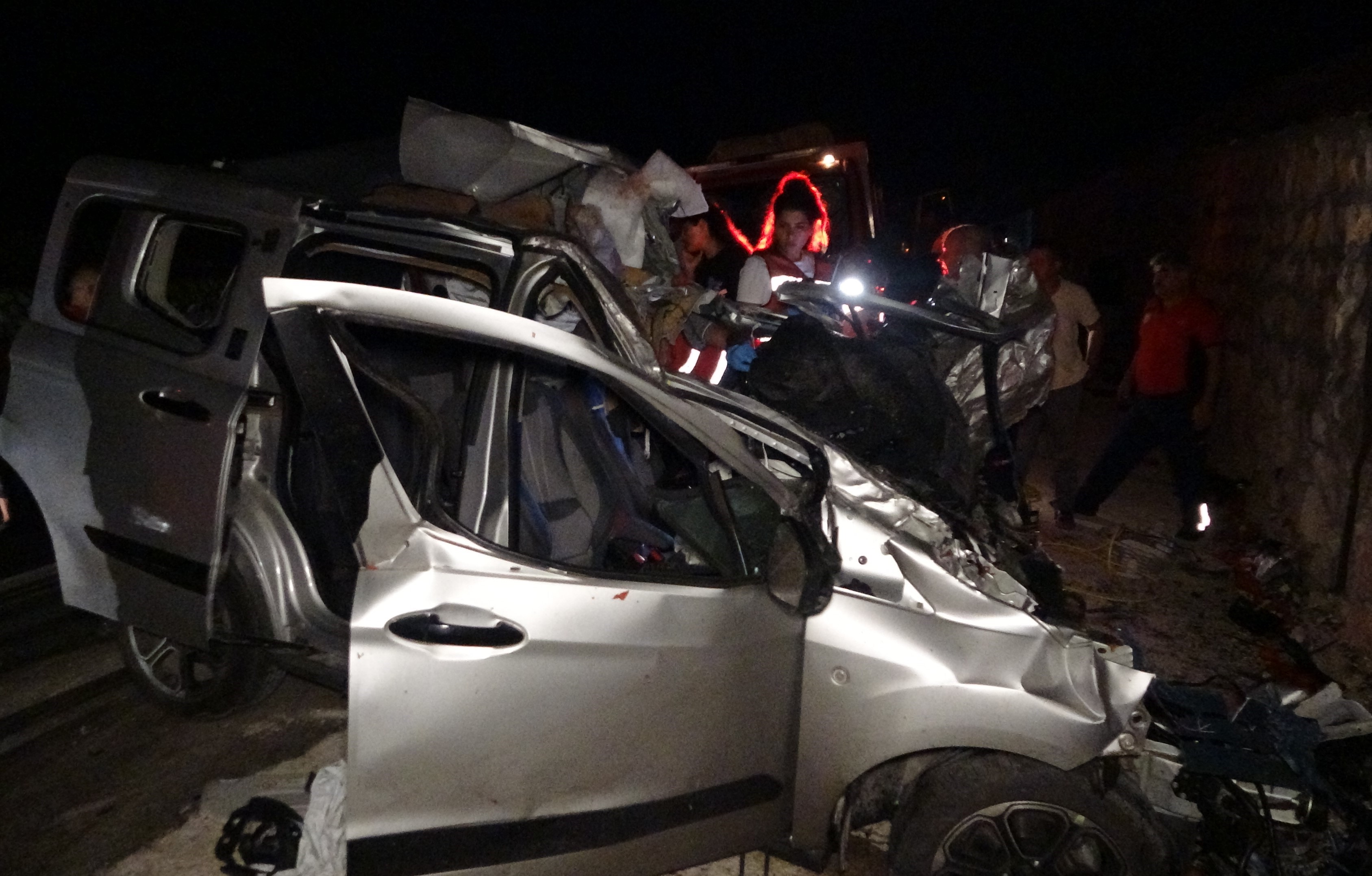 Mersin'de feci kazada araçlar hurda yığınına döndü