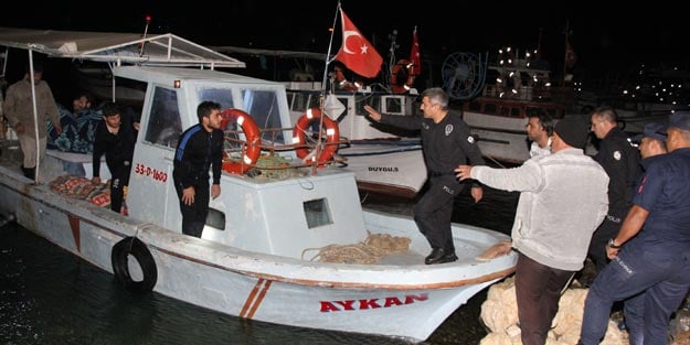 Mersin'de göçmenleri taşıyan tekne battı