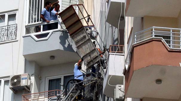 Mersin'de halat koptu, işçiler mahsur kaldı