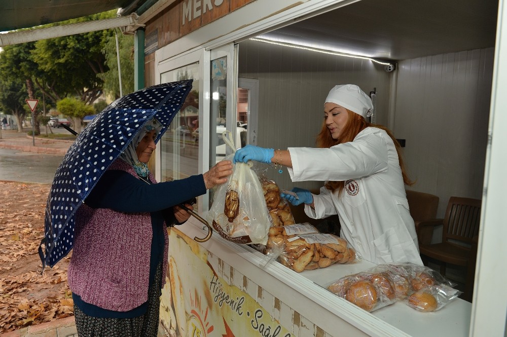 Mersin’de Halk Ekmek büfeleri kadınlara emanet 