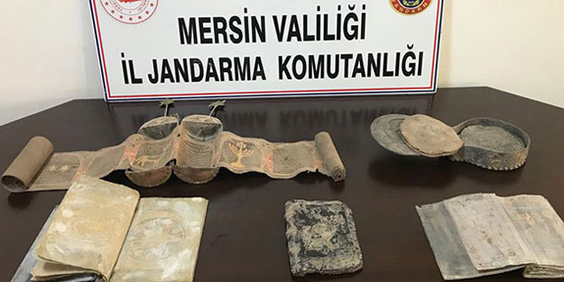 Mersin'de İbranice yazılı 5 kitap ele geçirildi