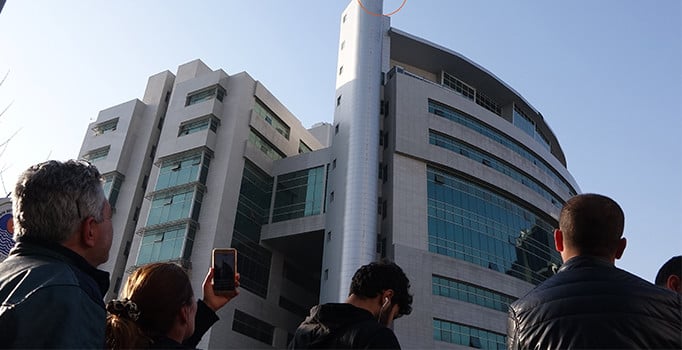 Mersin’de intihar girişimini sosyal medyadan canlı yayınladılar