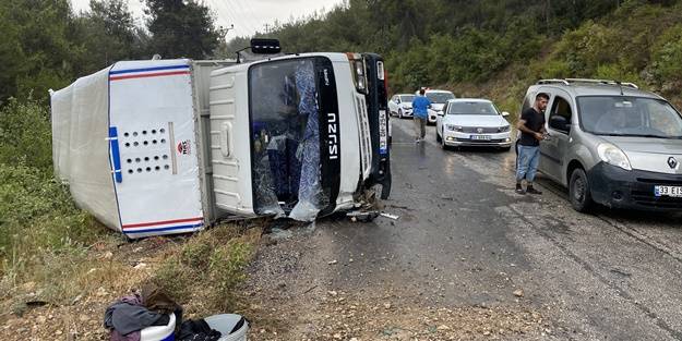 Mersin'de kamyonet kazası: Çok sayıda yaralı var