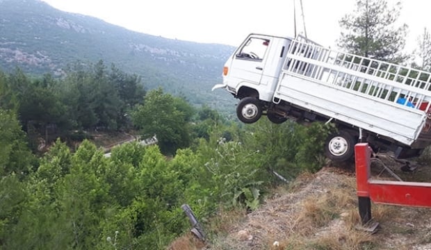 Mersin'de kamyonet şarampole devrildi: 1 kişi öldü