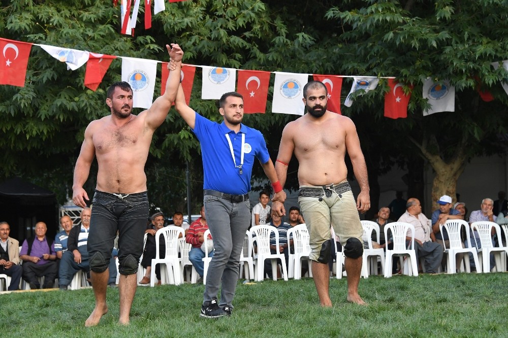 Mersin’de Karakucak Güreşleri başladı 