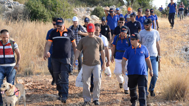 Mersin'de kaybolan Hollandalı 2 drone’lu 80 kişilik ekiple dağ taş aranıyor