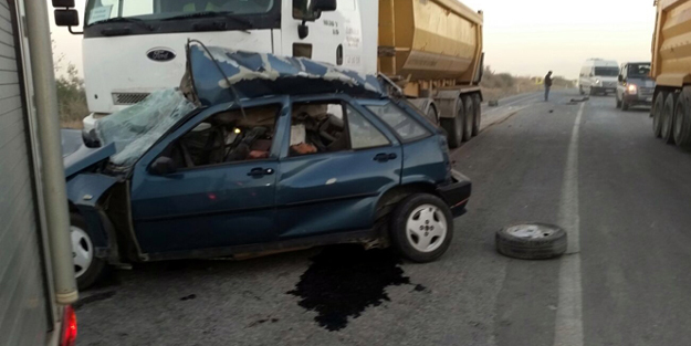 TIR ile otomobil çarpıştı
