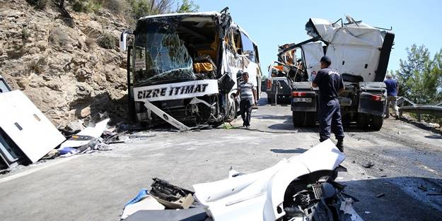Mersin'de korkunç kaza! Çok sayıda yaralı var