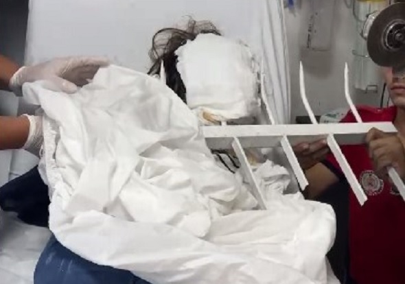 Mersin'de korkunç olay! Çenesine korkuluk saplandı