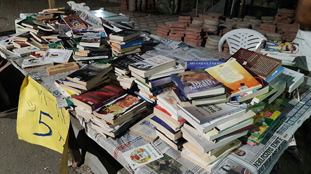 Mersin'de korsan kitap operasyonu