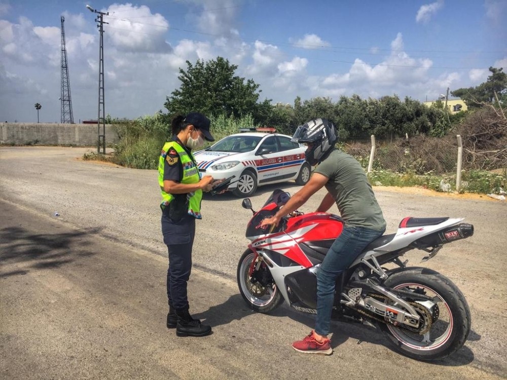 Mersin’de kural ihlali yapan sürücülere 32 bin lira ceza 