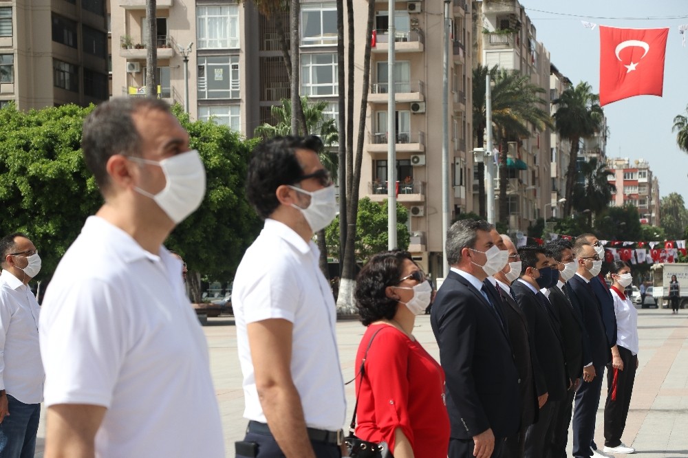 Mersin’de maskeli 19 Mayıs töreni 