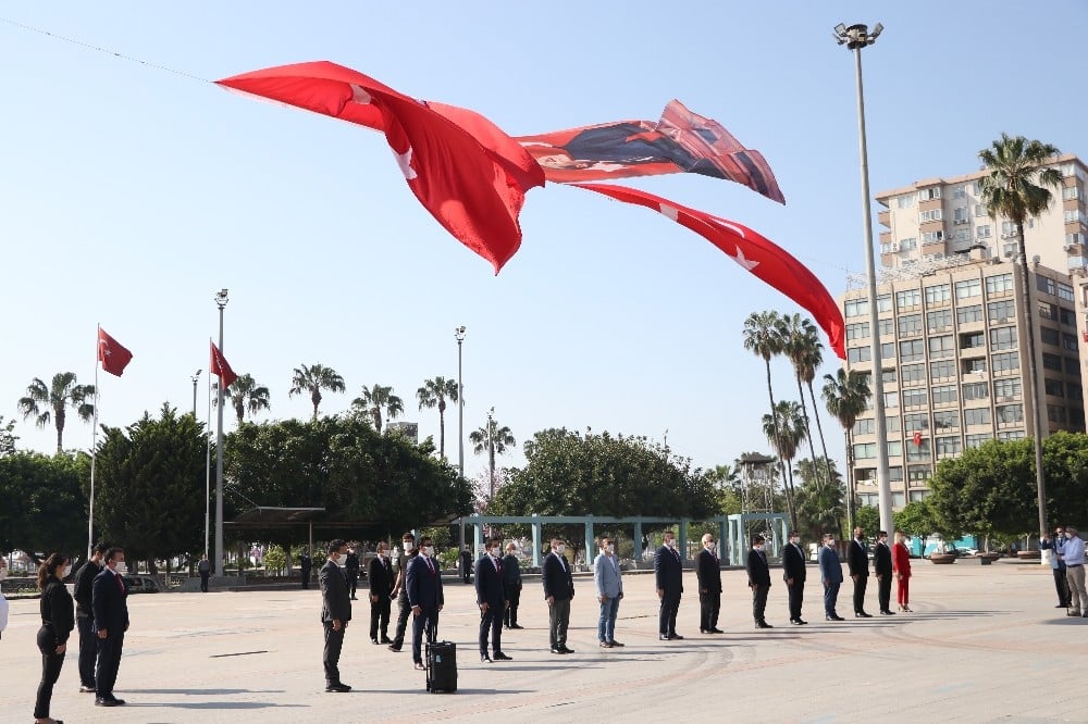 Mersin’de maskeli 23 Nisan töreni 