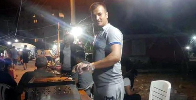 Mersin'de müşterilerinin kalbinden bıçakladığı köfteci öldü